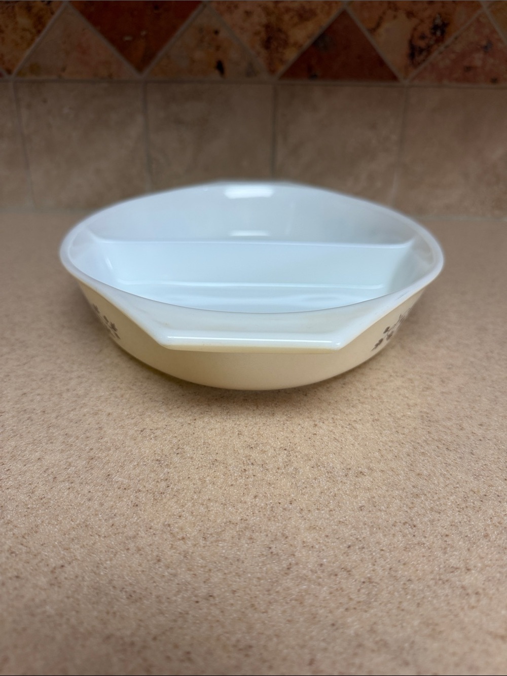Pyrex Golden Acorn Divided Serving Dish 1.5 Quart - Picture 7 of 12
